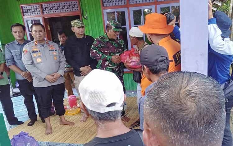 Pemkab Barito Timur Salurkan 371 Paket Sembako untuk Korban Banjir di Paju Epat