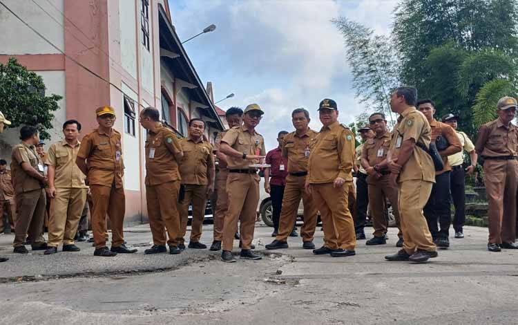 Bupati Kotim Rencanakan Pembenahan Tempat Bongkar Muat Ikan di Pasar PPM