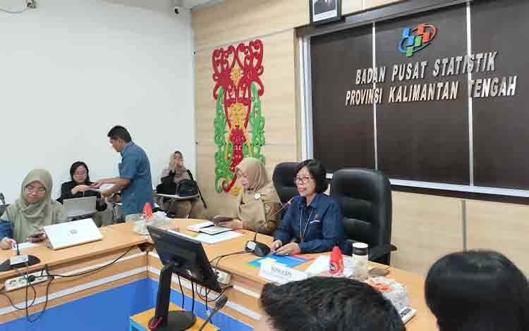 Penyampaian berita resmi statistik BPS dan Pemprov Kalteng pada Senin, 5 Mei 2025. (FOTO: TESTI PRISCILLA)