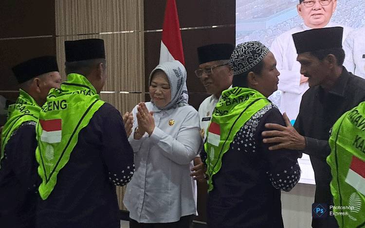 Bupati Kobar Berangkatkan Jamaah Calon Haji 1446 H/2025