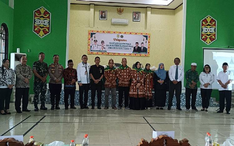 Jemaah Calon Haji Gunung Mas Diberangkatkan