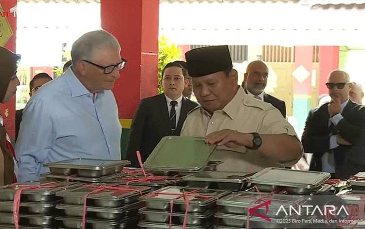Prabowo dan Bill Gates Tinjau Pelaksanaan MBG di SD Pulo Gadung