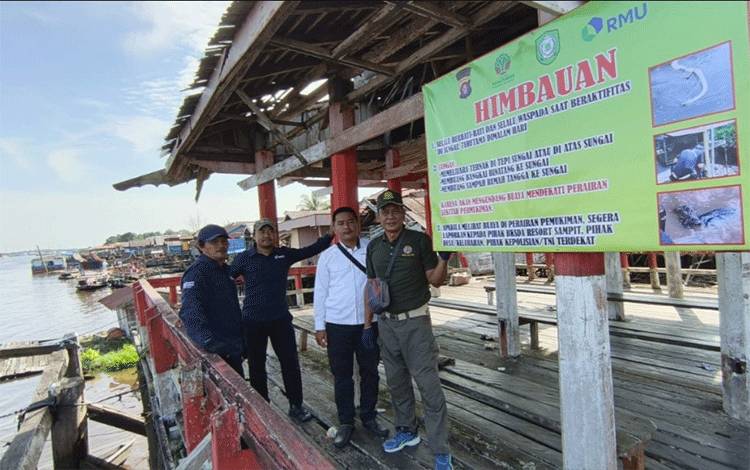 BKSDA Sampit Pasang 10 Spanduk Imbauan Cegah Konflik Buaya dengan Manusia