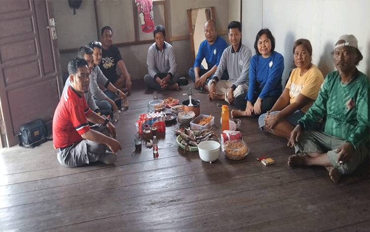 Tim UPT PBAP Ujung Pandaran melakukan pendampingan dan pembinaan ke Pokdakan di Desa Segintung Kabupaten Seruyan. (FOTO:IST)