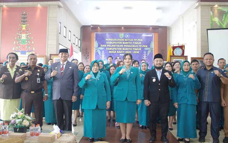 Bupati Barito Timur Lantik Pengurus TP PKK dan Kukuhkan Bunda Literasi