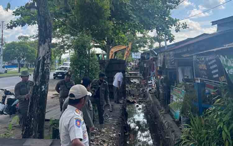 Dewan Tegaskan di Atas Saluran Drainase Bukan Tempat Berjualan