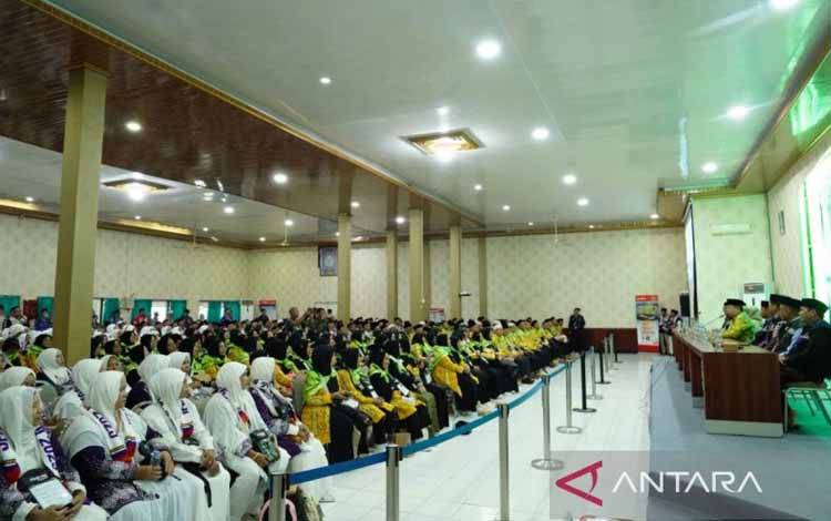 JCH Kloter 03 dari Kalteng Masuk Asrama Haji Banjarbaru