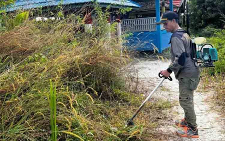 Satpol PP Kalteng Kerahkan 12 Personel Bersihkan TPU Hindu Kaharingan