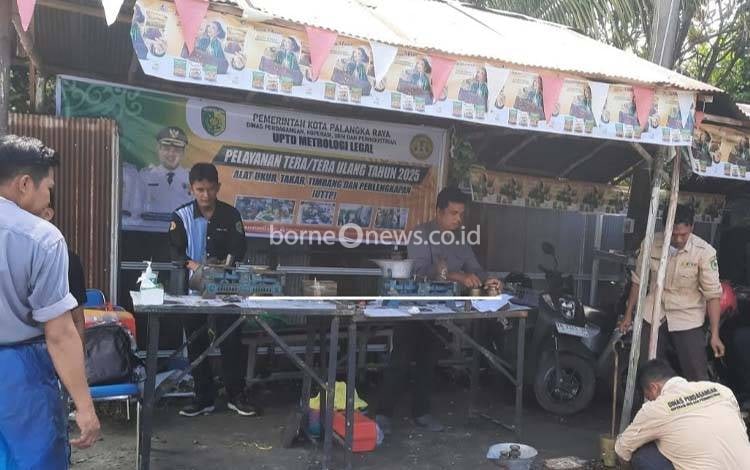 Timbangan Pedagang Pasar Rajawali Palangka Raya Ditera Ulang