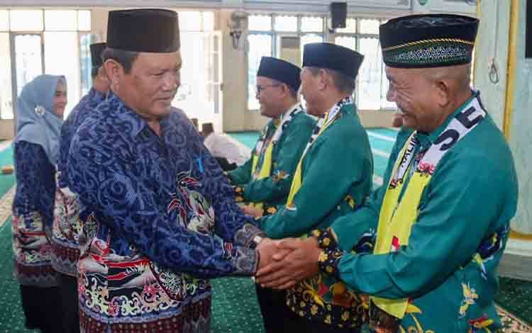 Bupati Seruyan Lepas Keberangkatan Jemaah Calon Haji Seruyan