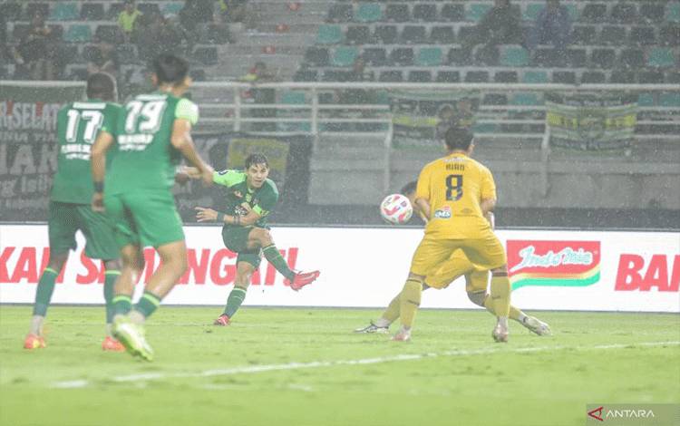 Persebaya Siap Curi Poin dari Bhayangkara Meski Persiapan Mepet