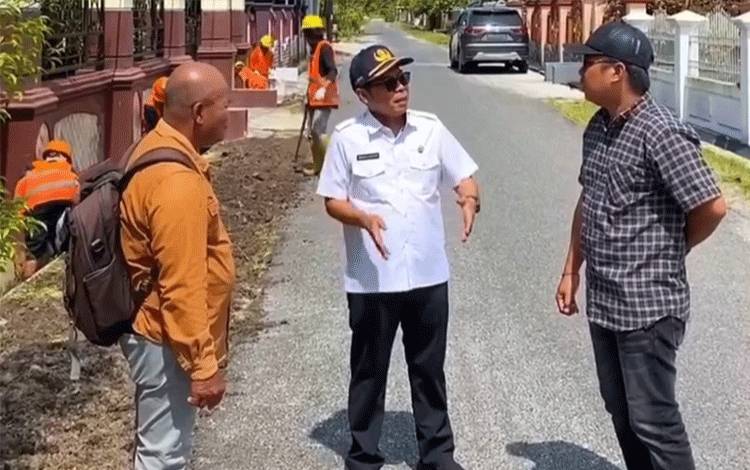 Dinas PUPR Palangka Raya Tinjau Pemeliharaan Drainase di Beberapa Kelurahan