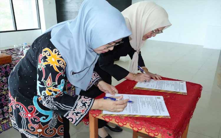 Adiah Chandra Sari Resmi Gantikan Nunu Andriani Pimpin Dispursip Kalteng