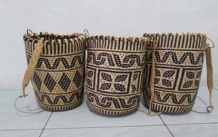 Dewan Tekankan Pentingnya Pelestarian dan Promosi Kerajinan Rotan Palangka Raya