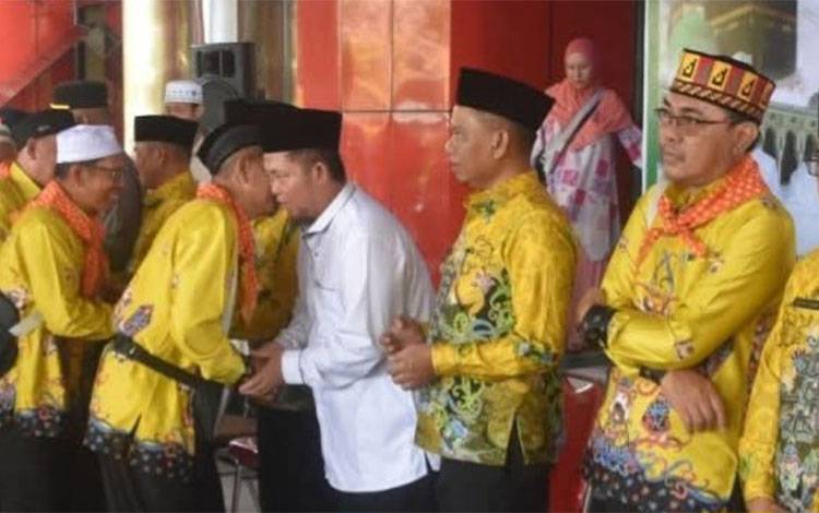 Jemaah Calon Haji Katingan Bertolak ke Tanah Suci, Begini Pesan Bupati