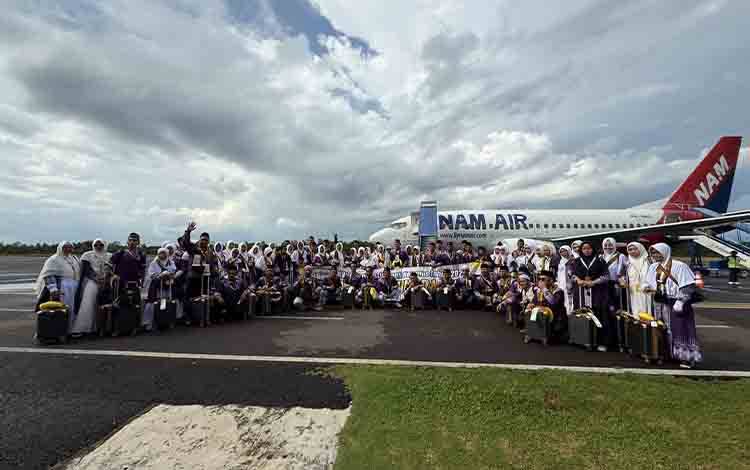 87 Jemaah Calon Haji Plus Diberangkatkan dari Bandara Iskandar Pangkalan Bun