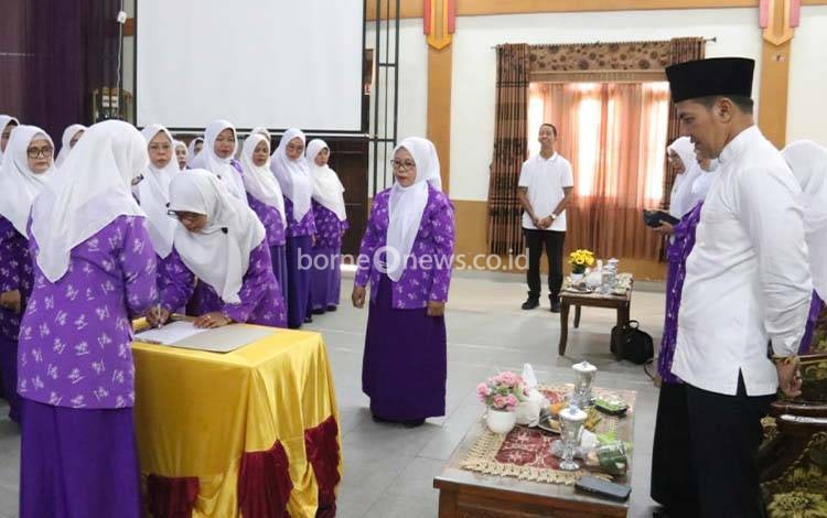 Bupati Pulpis Lantik Pengurus Pimpinan Daerah Wanita Islam Pulang Pisau