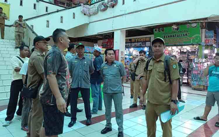 Lapak Pasar PPM Diduga Dikuasai Oknum, Ketua DPRD Kotim Minta Pemkab Bertindak Tegas