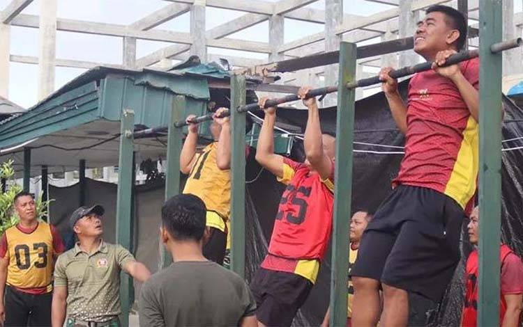 Anggota Kodim Kapuas Jalani Tes Kesegaran Jasmani UKP dan Samapta