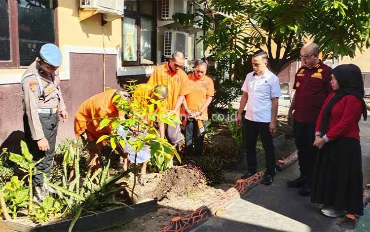 Polres Seruyan Musnahkan 13 Paket Sabu Milik 4 Tersangka