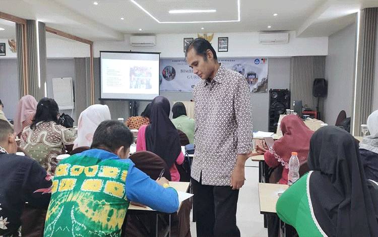 Semangat Revitalisasi Bahasa Daerah dalam Bimtek Guru Utama RBD 2025