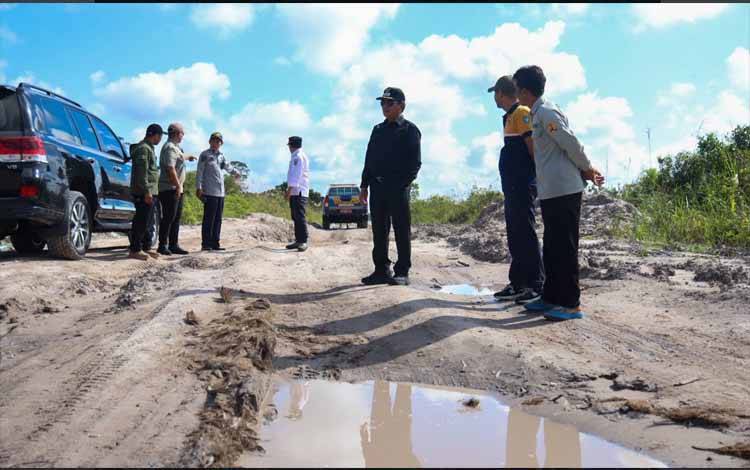 Bupati Seruyan Cek Kerusakan Sejumlah Jalan Antarkecamatan