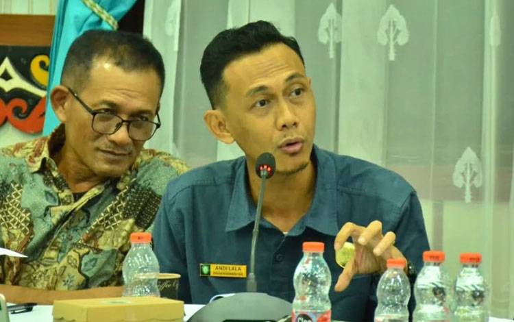 Anggota DPRD Kotawaringin Timur Andi Lala (kanan). (FOTO: IST)