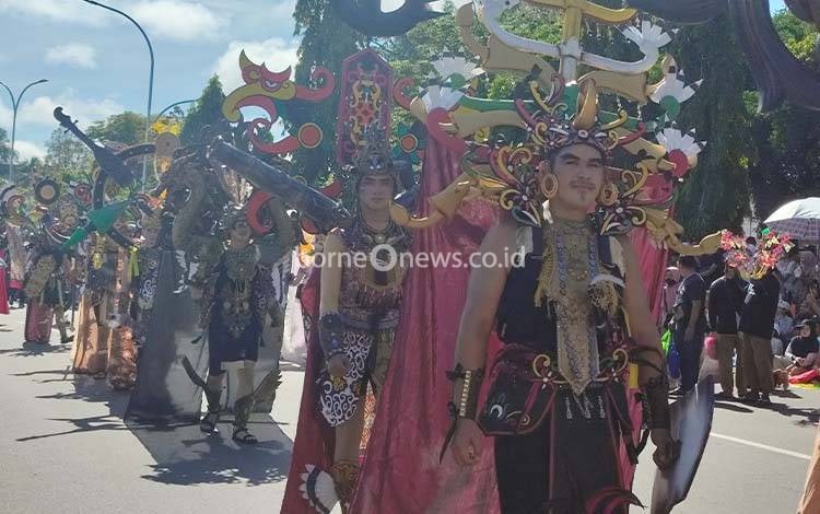 Karnaval Budaya Festival Budaya Isen Mulang 2025 Meriahkan Palangka Raya dengan Keanekaragaman Budaya