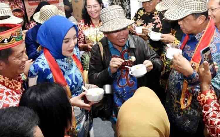 Gubernur Kalteng Apresiasi dan Dukung Pengembangan Produk Lokal Barito Utara pada Kalteng Expo 2025