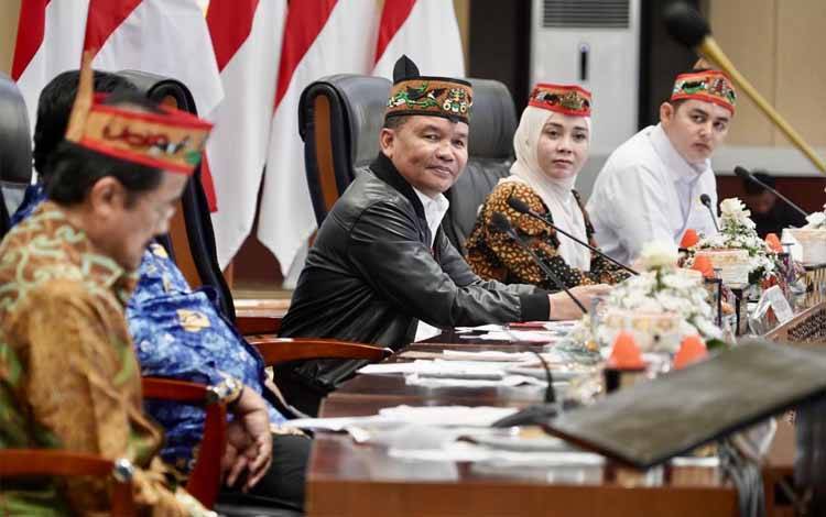 Gubernur Kalteng Soroti Tumpang Tindih Regulasi Saat Evaluasi UU Pemerintahan Daerah