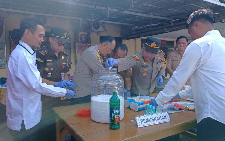 Polres Gunung Mas Musnahkan Puluhan Gram Sabu-Sabu