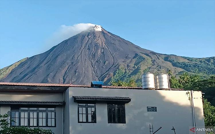 Badan Geologi: Waspadai Awan Panas Guguran Gunung Karangetang-Sitaro