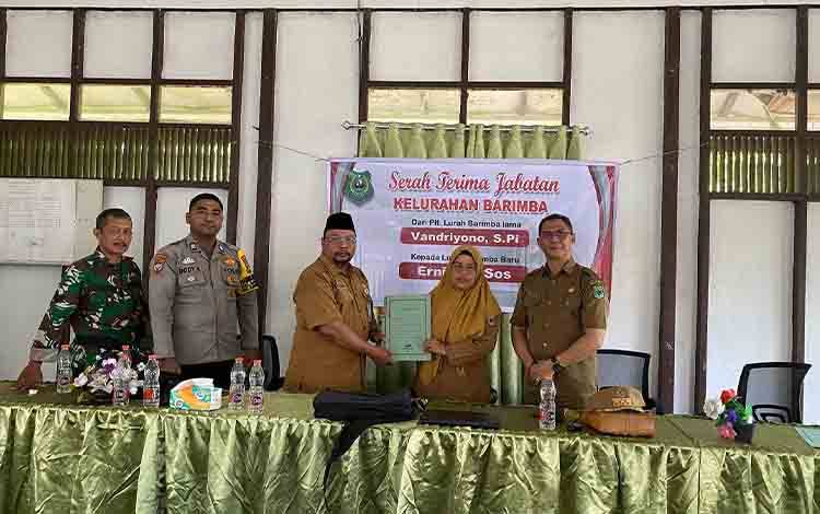 Jabatan Lurah Barimba Diserahterimakan, Begini Harapan Camat Kapuas Hilir