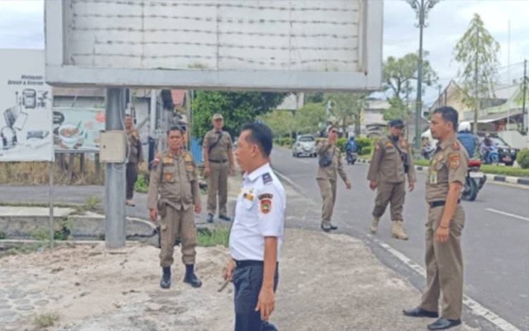 Plt Kasatpol PP Kobar Pimpin Rapat Internal, Langsung Tertibkan Reklame Tak Berizin