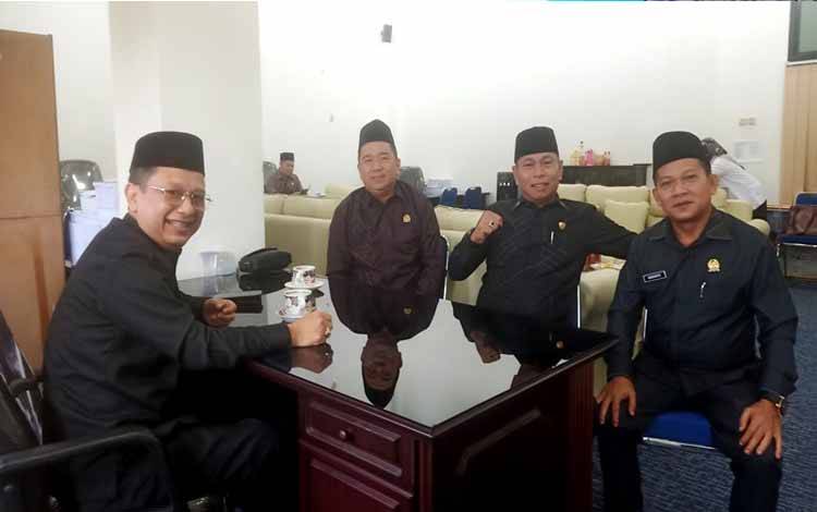 Ketua Komisi II DPRD Barito Utara Minta Penertiban PKL yang Berjualan di Badan Jalan