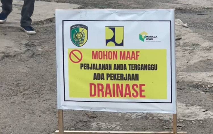 Warga dan Pelaku Usaha agar Tertib Rambu di Sekitar Proyek Drainase Pasar Besar Palangka Raya