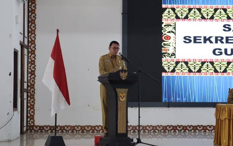 Sekda Gunung Mas Richard saat menyampaikan sambuatnnya. (FOTO: IST)