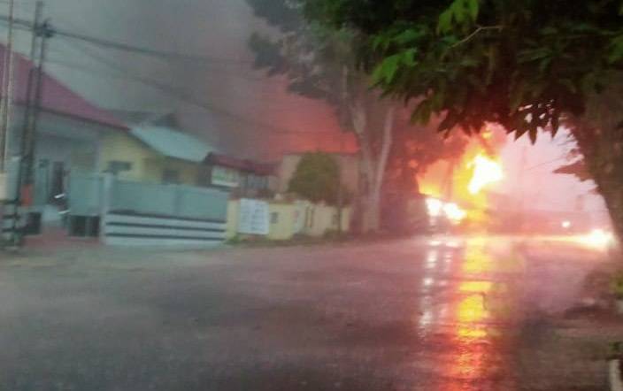 Diduga Korsleting Listrik, Rumah di Kelurahan Sidorejo Terbakar