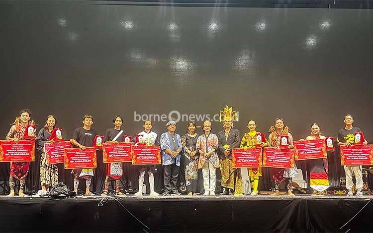 Barito Timur Raih Penyaji Terbaik 2 di Parade Tari Festival Budaya Isen Mulang