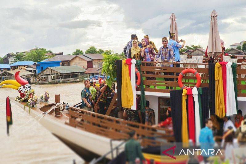 Kalimantan Tengah Luncurkan Kapal Susur Sungai untuk Dorong Ekowisata di Sungai Kahayan