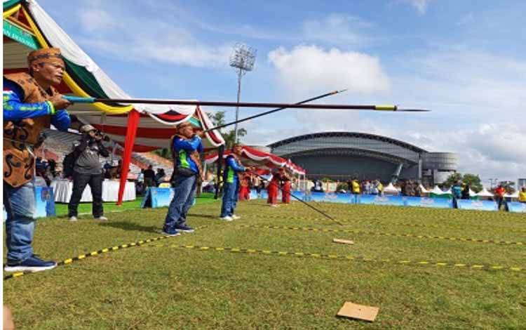Lomba Manyipet Ramaikan Festival Budaya Isen Mulang 2025