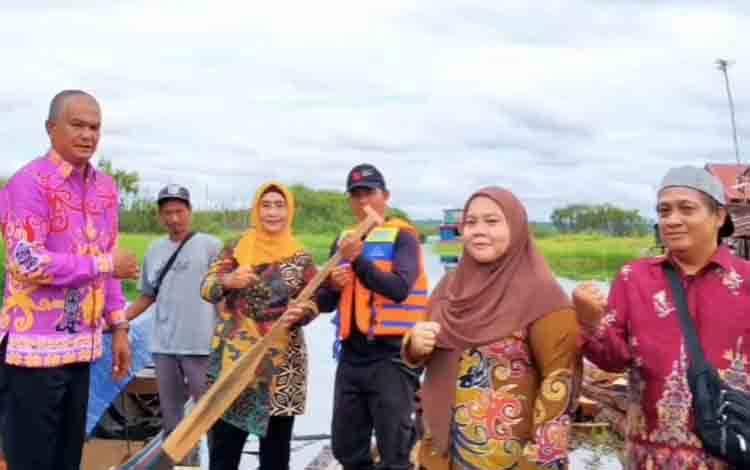 Pemkot Palangka Raya Berikan Bantuan Perahu untuk Optimalkan Peran Pokmaswas