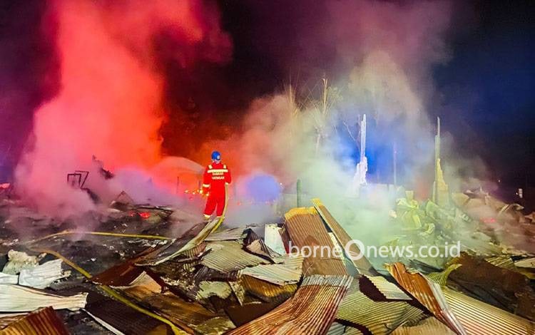 Kebakaran di Tumbang Manggu Hanguskan Puluhan Rumah Termasuk 1 Mobil