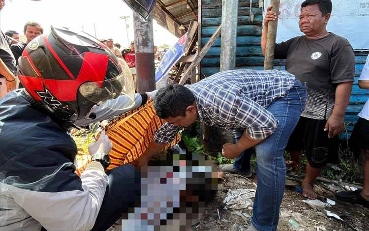 Avanza Tabrak 2 Motor dan Warung, Satu Tewas di Pahandut Seberang