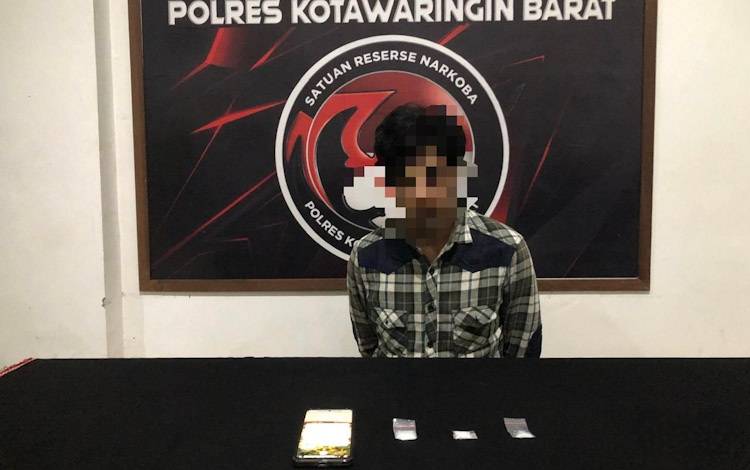 Edarkan Narkoba di Perumahan Kelurahan Sidorejo, Seorang Lelaki Ditangkap Personel Polres Kobar