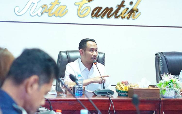 Wali Kota Palangka Raya Ajak Masyarakat Kurangi Polusi Plastik