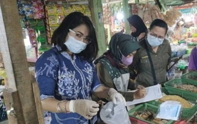 OKKPD Palangka Raya Pastikan Keamanan Pangan di Pasar Datah Manuah dan Rajawali