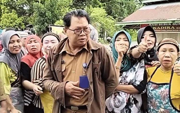 Pedagang Pasar Keramat Protes Keberadaan Lapak Liar Jual Ayam Pedaging Murah