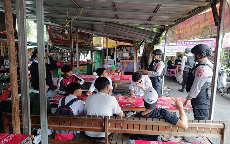 Ditsamapta Polda Kalteng Bina 5 Siswa SMA yang Membolos Sekolah di Palangka Raya