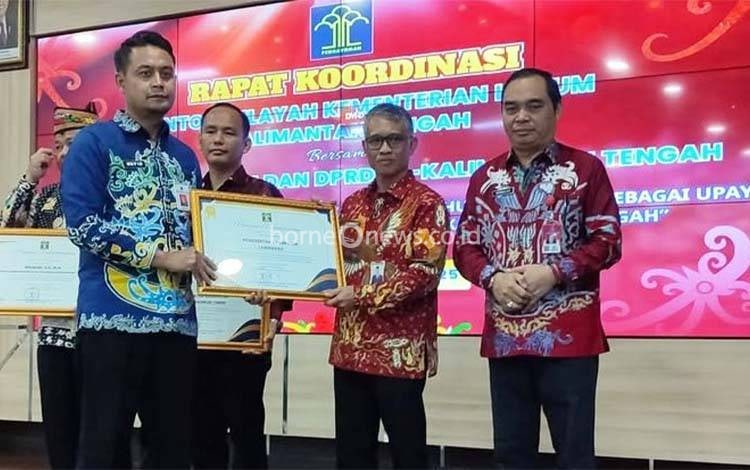 Pemkab Lamandau Terima Penghargaan Terbaik Kualitas Produk Hukum Daerah